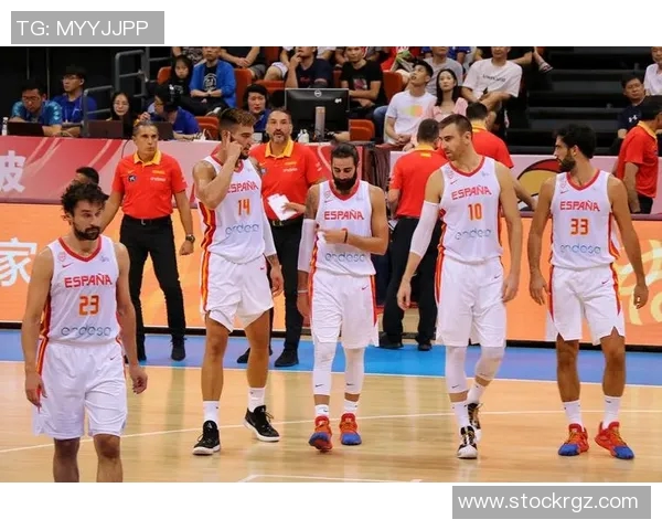 广州篮球队在最新状态排行榜中荣登第六名展现强劲实力与潜力