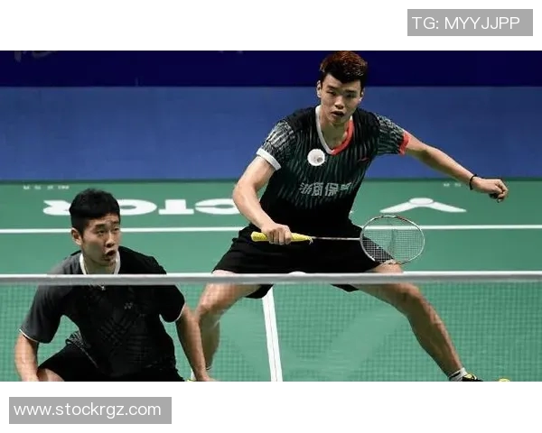 成都羽毛球队防反战术解析与实战应用探讨 成都羽毛球队防反战术解析与实战应用探讨