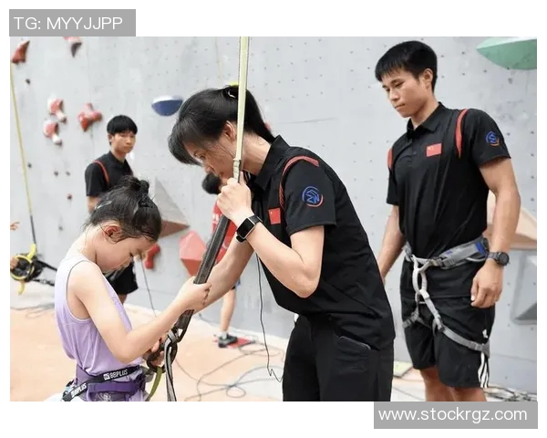 攀岩深度解析:揭秘上海攀岩队的战术边路渗透技巧与训练方法 攀岩深度解析:揭秘上海攀岩队的战术边路渗透技巧与训练方法